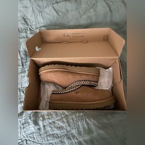 UGG Tasman Women’s Size 6 in Chestnut